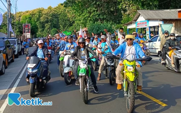 Ribuan Pendukung Kawal Paslon Karunia Hadiri Rapimcabsus Partai Gerindra Situbondo