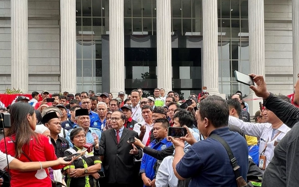 Thumbnail Berita - Hadir sebagai Ahli Pemohon, Rizal Ramli: Alasan Lahirnya UU Cipta Kerja Terlalu Mengada-ada