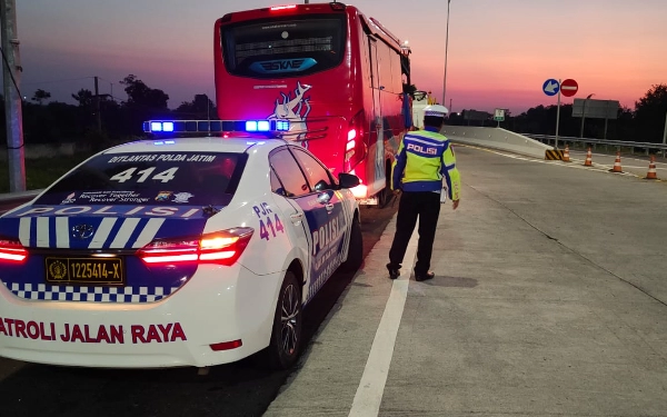 Thumbnail Berita - Kecelakaan di Tol Grati Pasuruan, Prabowo Subianto Patah Tulang