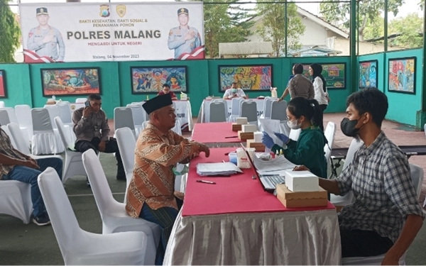 Layanan Pemeriksaan Kesehatan Gratis Polres Malang Diserbu Masyarakat