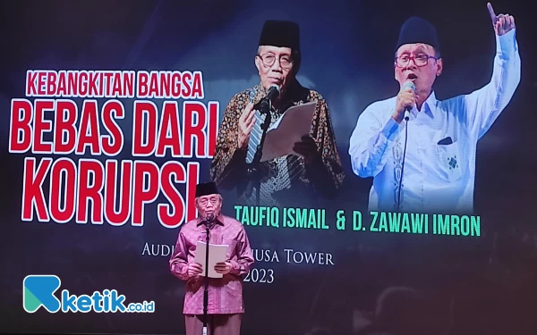 Thumbnail Berita - Taufiq Ismail dan D Zawawi Imron Hipnotis Mahasiswa Unusa dengan Puisi