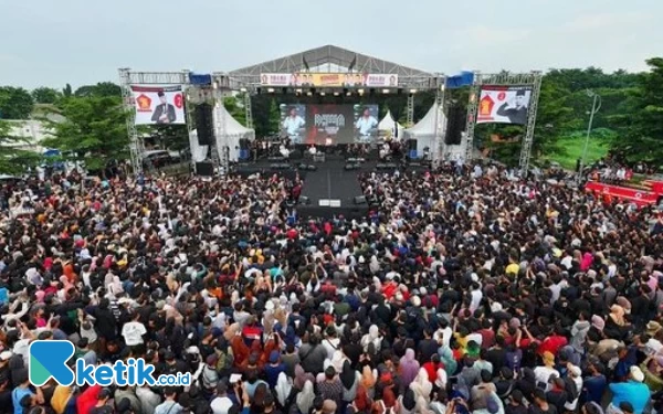 Thumbnail Berita - Ahmad Dhani Dewa 19 Konser di Sidoarjo, Yakin Prabowo-Gibran Menang Satu Putaran di Pilpres 2024