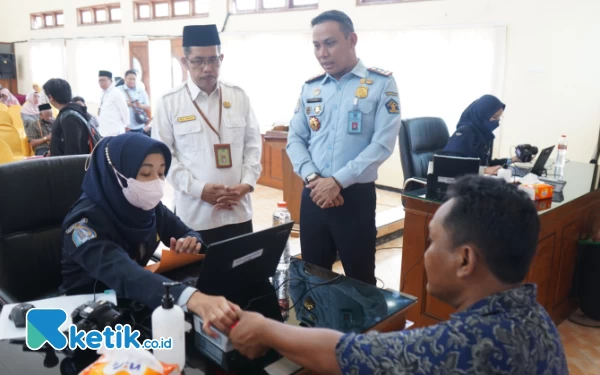 Thumbnail Berita - 480 CJH asal Sidoarjo Jalani Foto dan Wawancara untuk Pembuatan Paspor