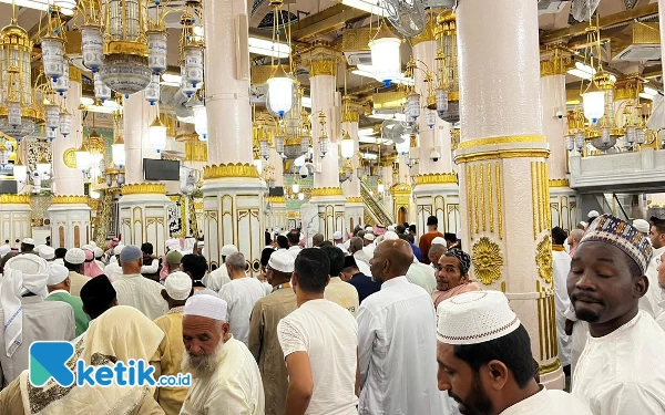 Thumbnail Berita - Ibadah Khusyuk, Umroh Pasti Masuk Raudah Masjid Nabawi Bersama Shafira Tour & Travel