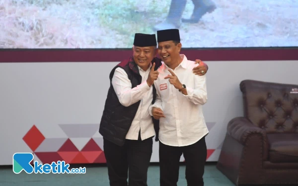 Thumbnail Debat Perdana Pilbup Malang, Sanusi Hampiri Rivalnya dan Ajak Berjoget