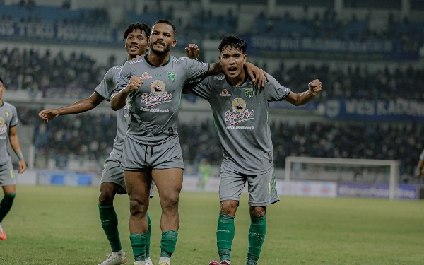 Menang Lawan PSIS, Aji Santoso Puji Permainan Anak Asuhnya