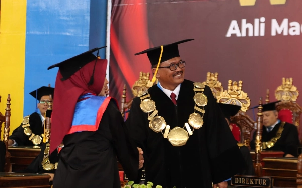 Thumbnail Berita - Wisuda Polije ke-45, Direktur Berpesan Wisudawan Mengabdi ke Masyarakat