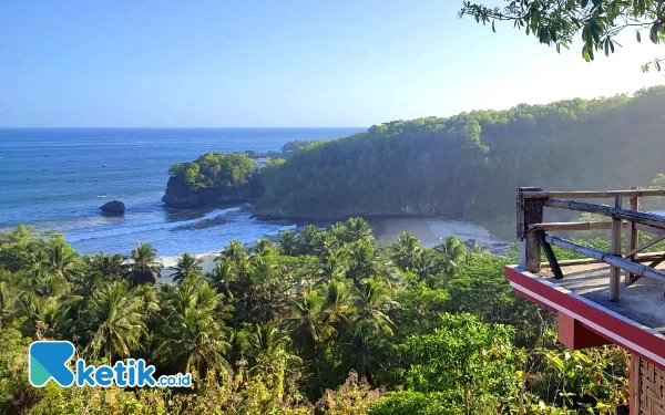 Wajib Tahu! Ini 6 Spot Foto Terbaik Menikmati Keindahan Laut Pacitan