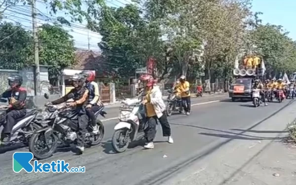 Thumbnail Berita - Ratusan Buruh Tutup Jalan Pantura Bangil-Pasuruan