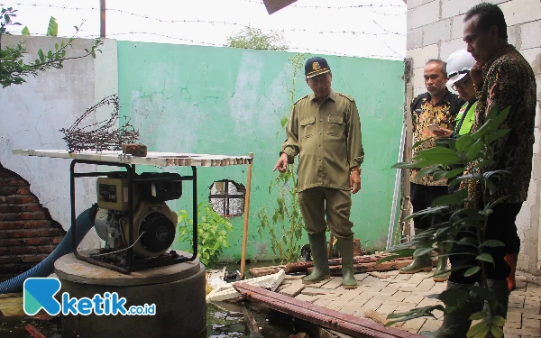 Thumbnail Berita - Banjir Tahunan Melanda SMPN 2 Tanggulangin, Begini Kata Ketua Komite Sekolah dan Kepala Dinas Pendidikan Sidoarjo