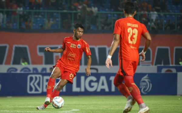 Thumbnail Berita - Jadi Andalan Persija, Thomas Doll Yakin Resky Fandi Dilirik Timnas