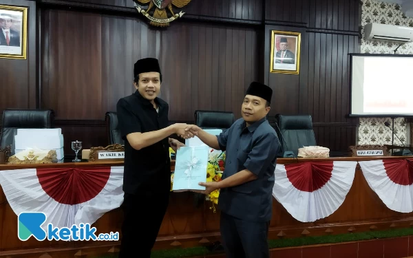 Thumbnail DPRD Trenggalek Paripurnakan Raperda Pertanggungjawaban Bupati untuk APBD 2022