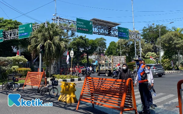 Thumbnail Berita - Jalan Darmo Surabaya Ditutup Sementara karena Ada Pengaspalan