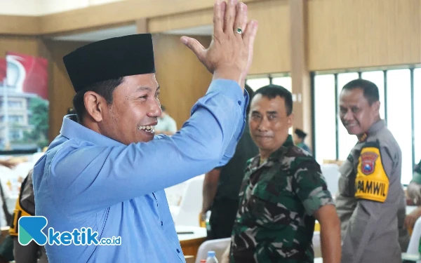 Thumbnail Berita - Calon Bupati Sidoarjo Subandi dan Cawabup Mimik Idayana Dukung Polresta Sidoarjo Ciptakan Pilkada Damai