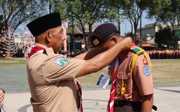 Thumbnail Berita - Pimpin Apel HUT ke-62 Kwarcab Bojonegoro, Ketua Kwarda Jatim Ajak Puluhan Ribu Kader Pramuka Jaga NKRI