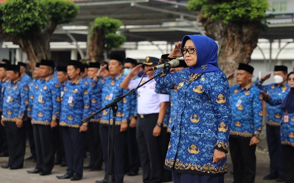 Thumbnail Berita - Usai Apel Kerja, Bupati Mundjidah Tandatangani Prasasti Masjid Baiturrahman Pemkab Jombang