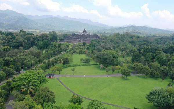 Thumbnail Berita - Menparekraf Targetkan Candi Borobudur Sumbang 2 Juta Wisatawan Mancanegara