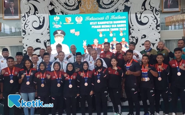 Thumbnail Berita - Bupati Bandung Gelontorkan Rp1 Miliar untuk 14 Atlet Sea Games Berprestasi