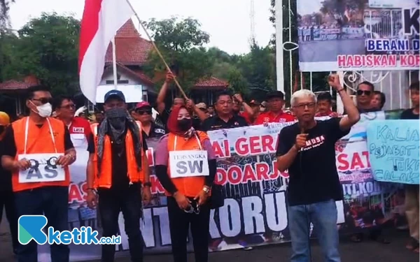 Thumbnail Berita - Di Sidoarjo, Demonstran Antikorupsi Bertanya: Mengapa Masuk Sidoarjo, KPK kok Jadi Lembek