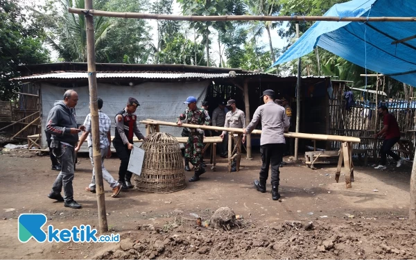 Thumbnail Berita - Resahkan Warga, TNI-Polri Robohkan Arena Judi Sabung Ayam di Kabupaten Malang