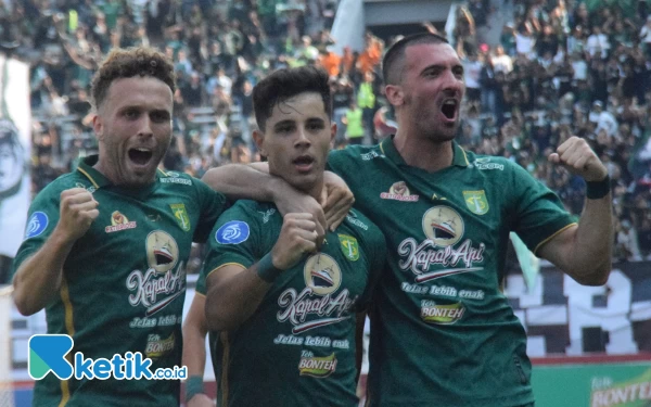 Thumbnail Berita - Diwarnai Protes Paulo Victor, Persebaya Dikalahkan Persib 2-3