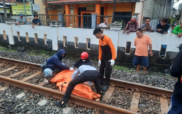 Thumbnail Pria Tanpa Identitas Tertabrak KA Komuter Hingga Tewas