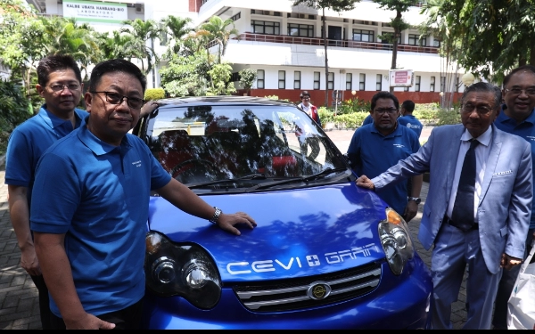 Keren! Mahasiswa Ubaya Ciptakan Mobil Listrik CEVI C1