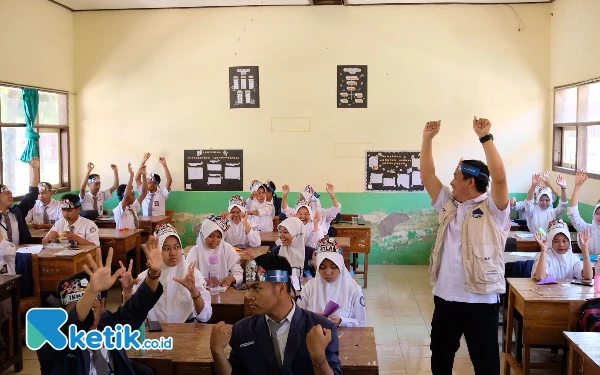 Thumbnail Berita - Ratusan Siswa SMAN 1 Besuki Ikuti Kemenkeu Mengajar 9, Dibekali Literasi Keuangan