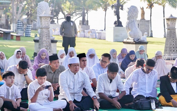 Thumbnail Berita - Salat Id di Bali, Ketua MPR: Idul Fitri  Bisa Perkuat Ikatan Kebangsaan