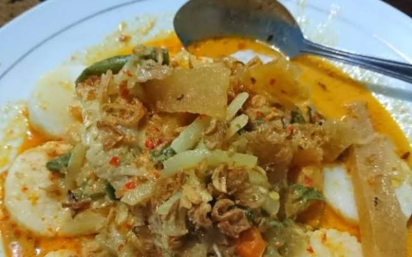 Thumbnail Berita - Lontong Sayur Tempe, Krecek Pedas Kuliner  Lebaran di Bantul 