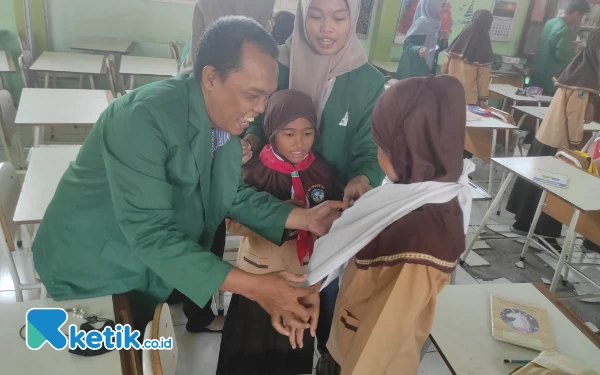 Thumbnail Berita - Dosen Keperawatan Unusa Beri Pelatihan Dokter Kecil