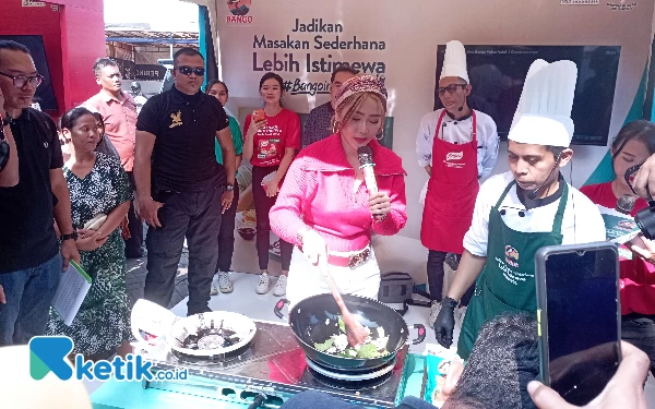 Pasar Mojoagung Jombang Heboh! Inul Daratista Datang Ajak Emak-Emak Masak Sambil Goyang Ngebor