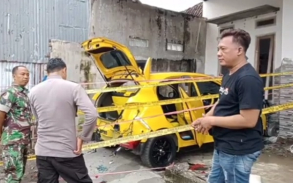 Thumbnail Berita - Baru Beli, Mobil Brio Kades di Probolinggo Hancur Dibom Ikan