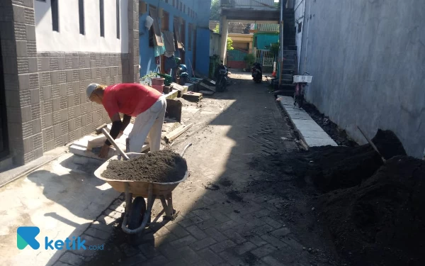 Pemborong Berlomba Garap Proyek Saluran