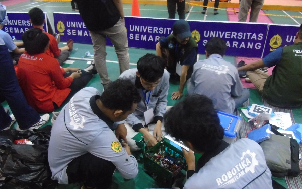 Thumbnail Berita - Reiver FT Unej Raih Juara II Robot Tematik di KRI 2023