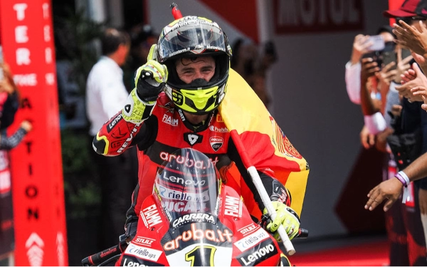 Thumbnail Berita - Hasil Race 2 WSBK Mandalika: Bautista Menang, Toprak Kedua