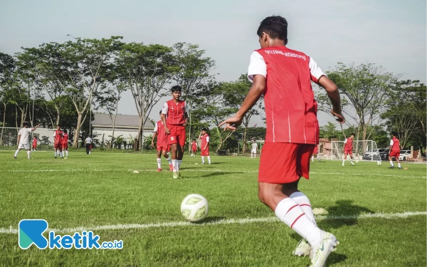 Thumbnail Berita - Genjot Pembinaan Sepak Bola Muda, Deltras Akademi Gelar Latihan Perdana