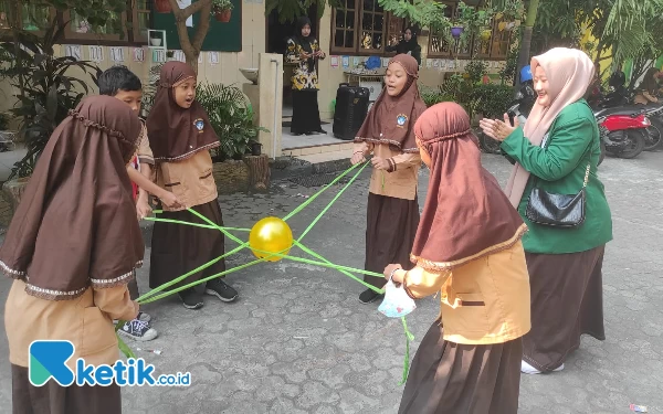 Dosen Keperawatan Unusa Ajarkan Pendidikan Karakter ke Anak-Anak