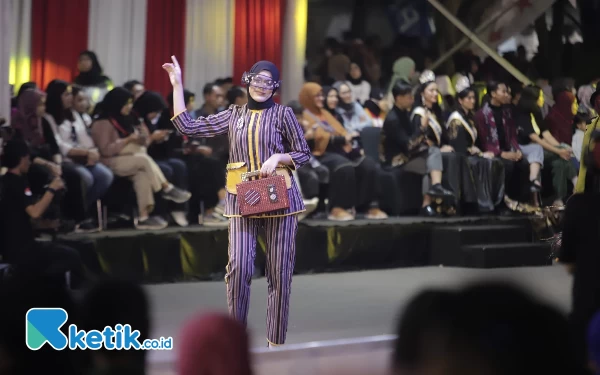 Thumbnail Berita - Misi Kurangi Limbah Pakaian, Artwear Carnival JFC Kenalkan Fashion Upcycle