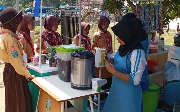 Thumbnail Meriahkan HUT Ke-79 RI, SMAN 1 Tegalombo Gelar Bazar Kreativitas Siswa Double Track Tata Boga