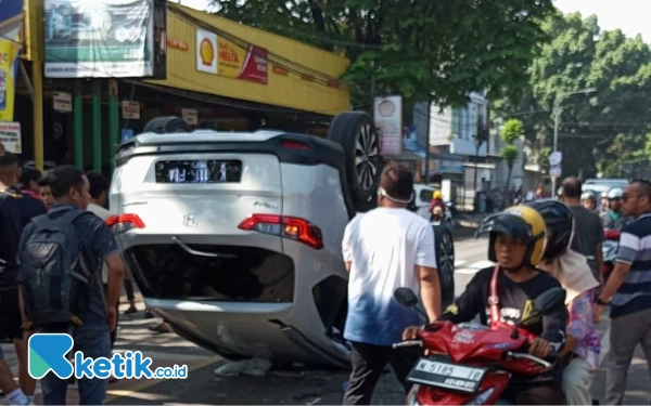 Hantam Mitsubishi Pajero, Honda BRV Terbalik di Kepanjen Kabupaten Malang