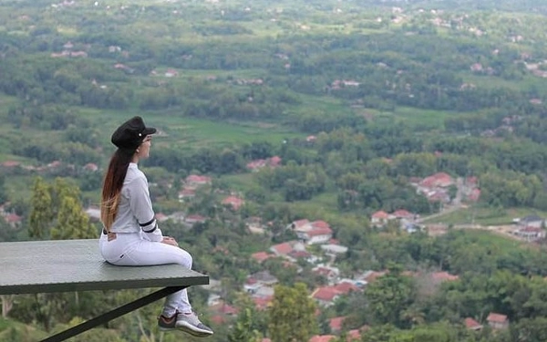 Thumbnail Berita - Rekomendasi Tempat Wisata di Pamekasan, Ada Puncak Ratu hingga Pantai The Legend